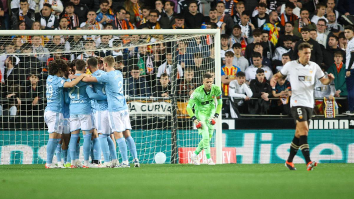 El Celta celebra un gol en Mestalla