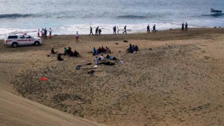 Llegada anterior de una patera a Maspalomas.