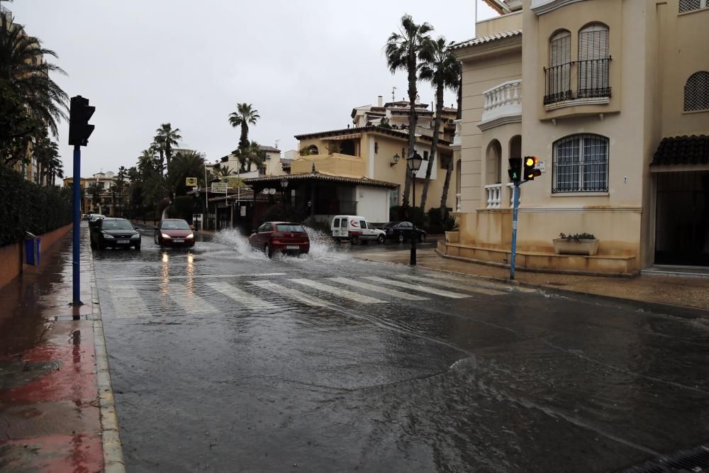 Las lluvias han dejado más de 35 litros por metro cuadrado en algunos puntos de la comarca. Las temperaturas han caído en picado.