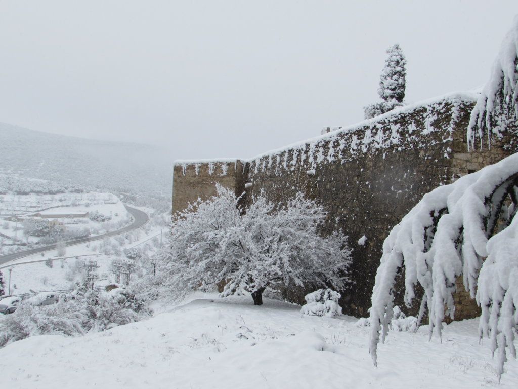 La nieve cubre Morella de blanco