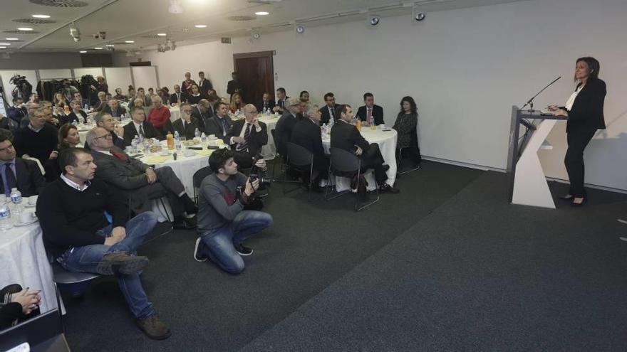 La presidenta de la Federación Hotelera, Inma Benito, ayer durante su conferencia.