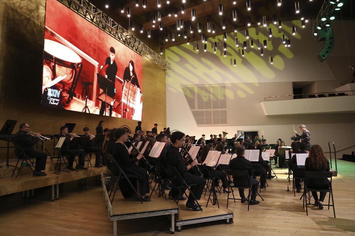 La apertura del congreso ha incluido una actuación de la banda del FSIE.
