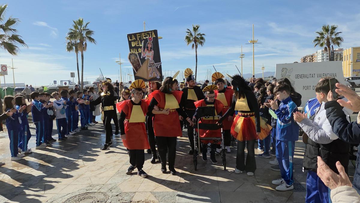 El desfile inclusivo partió desde la explanada del puerto y recorrió el paseo marítimo hasta la Carpa del Atlántico.