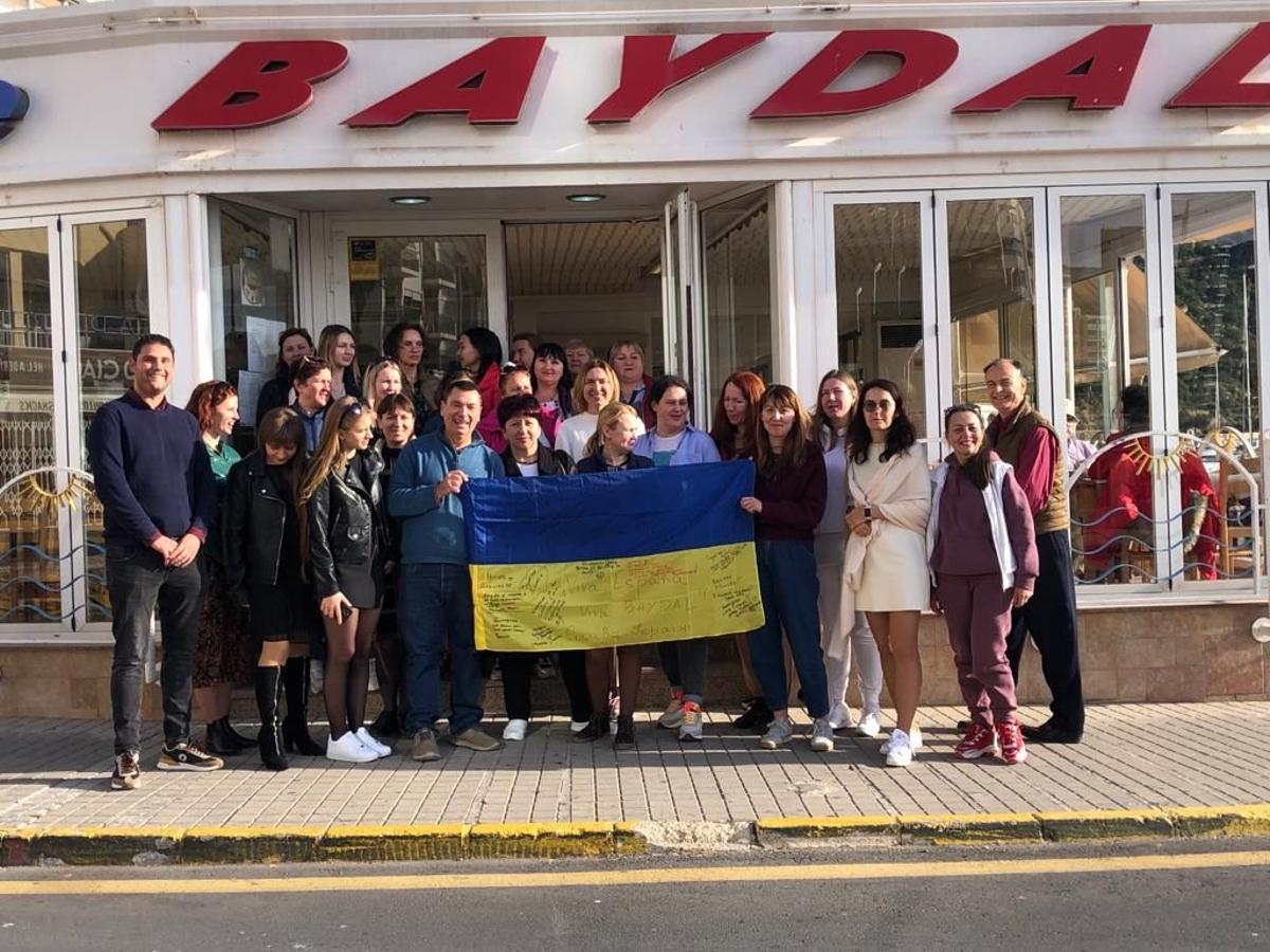Las mujeres ucranianas en la puerta del conocido restaurante Baydal de Calp