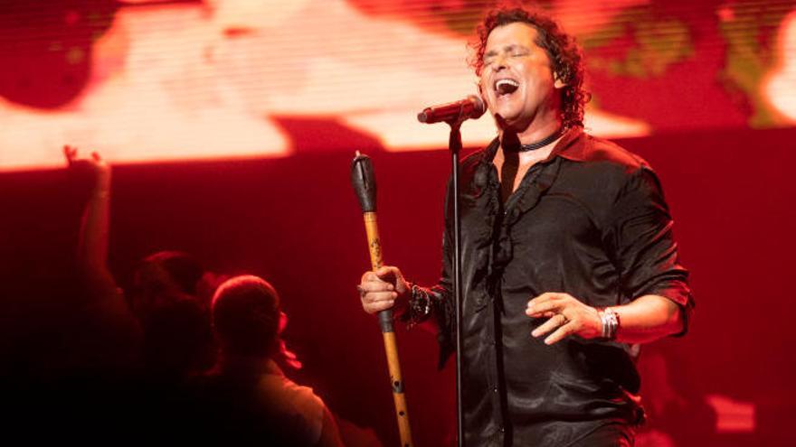 El cantante colombiano Carlos Vives durante un concierto.