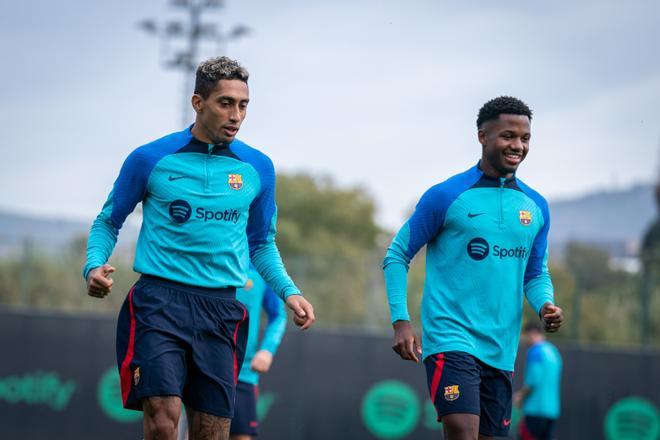 Las imágenes de la despedida de los jugadores del Barça y del último entrenamiento