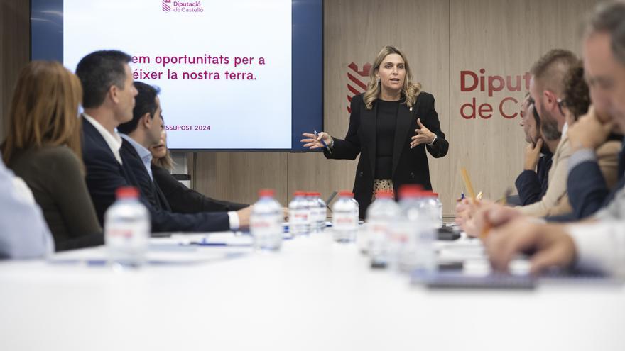 Marta Barrachina, en una reunión con diputados.