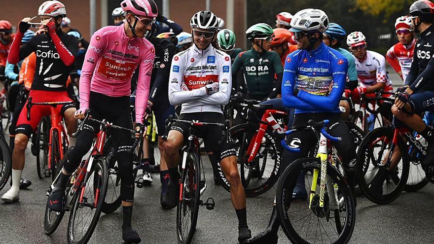 Giro Els ciclistes es planten i escurcen l&#039;etapa