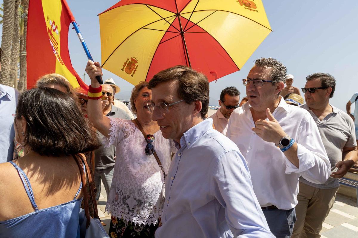 El Alcalde de Madrid Almeida hace campaña por la Playa de San Juan El Alcalde de Madrid Almeida hace campaña por la Playa de San Juan