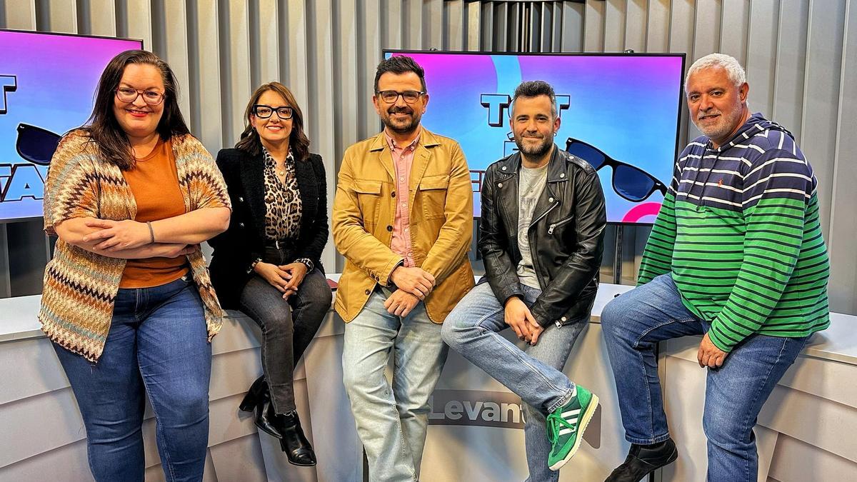 Jaume Bronchud con los colaboradores de esta semana.