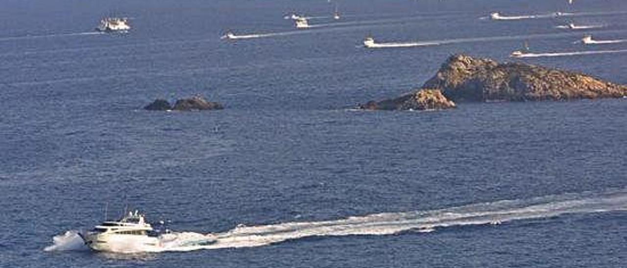 Barcos cruzando es Freus durante los meses de verano, en una foto de archivo