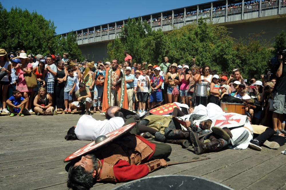 La recreación del desembarco se convierte en el acto central de la Romaría Vikinga