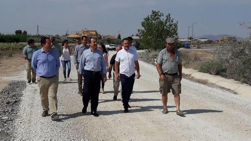 Meca y Fernández visitaron ayer las obras de reparación del Camino Real.