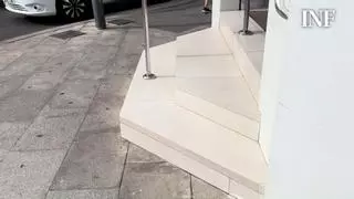 Torrevieja se empeña en demoler los escalones de acceso a una farmacia del centro y la propiedad irá al juzgado
