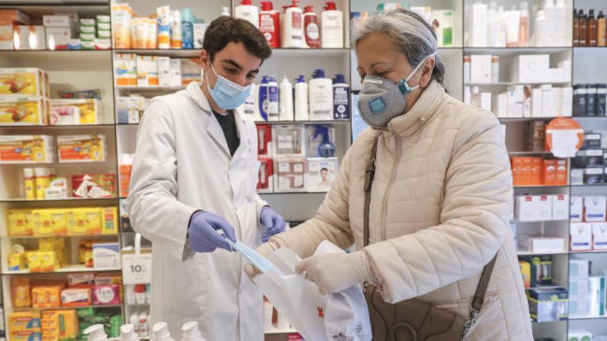 Sanidad decide con las autonomías si obliga a usar mascarilla en espacios públicos