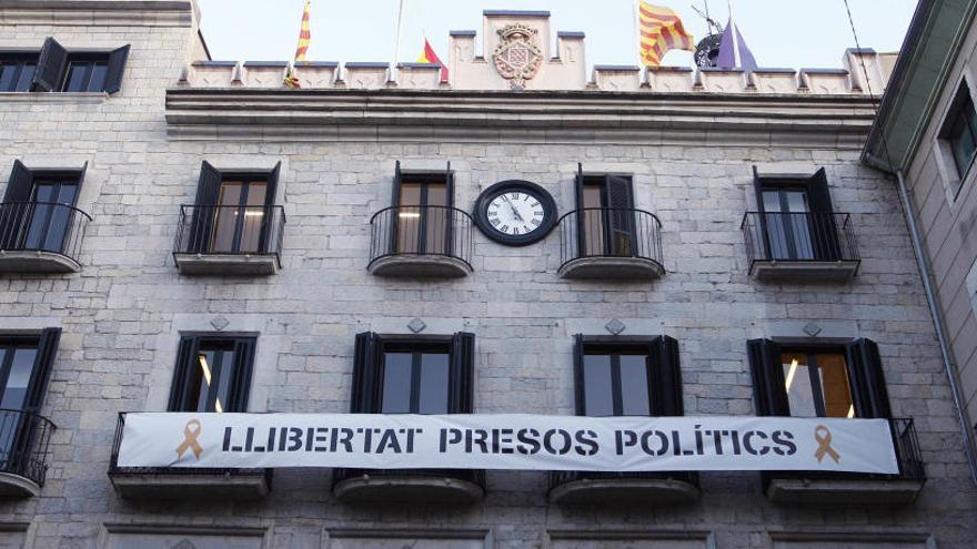 Recurs de l&#039;Ajuntament per mantenir la pancarta dels presos polítics