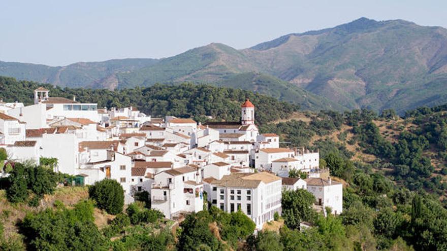 Una vista panorámica del casco urbano de Genalguacil, que enclavado en el Valle del Genal lidera la tabla provincial de despoblación durante estas dos últimas décadas.