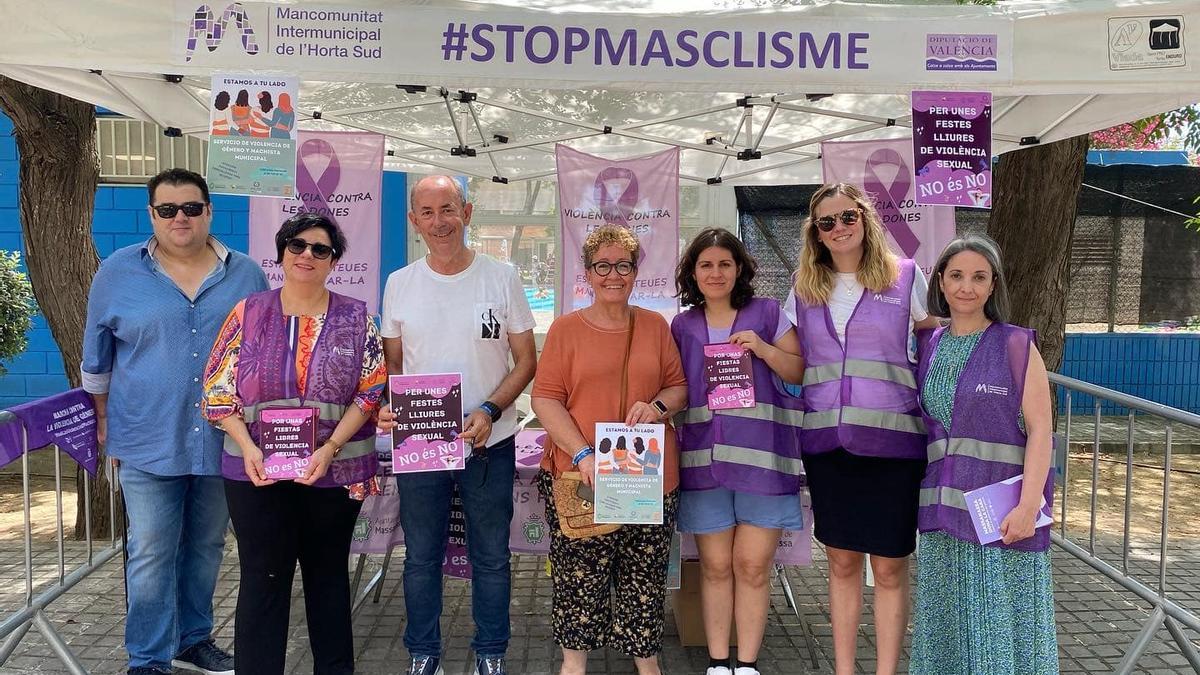 Campaña de prevención de la violencia sexual con punto violeta presente en el festival de paellas de Massanassa.