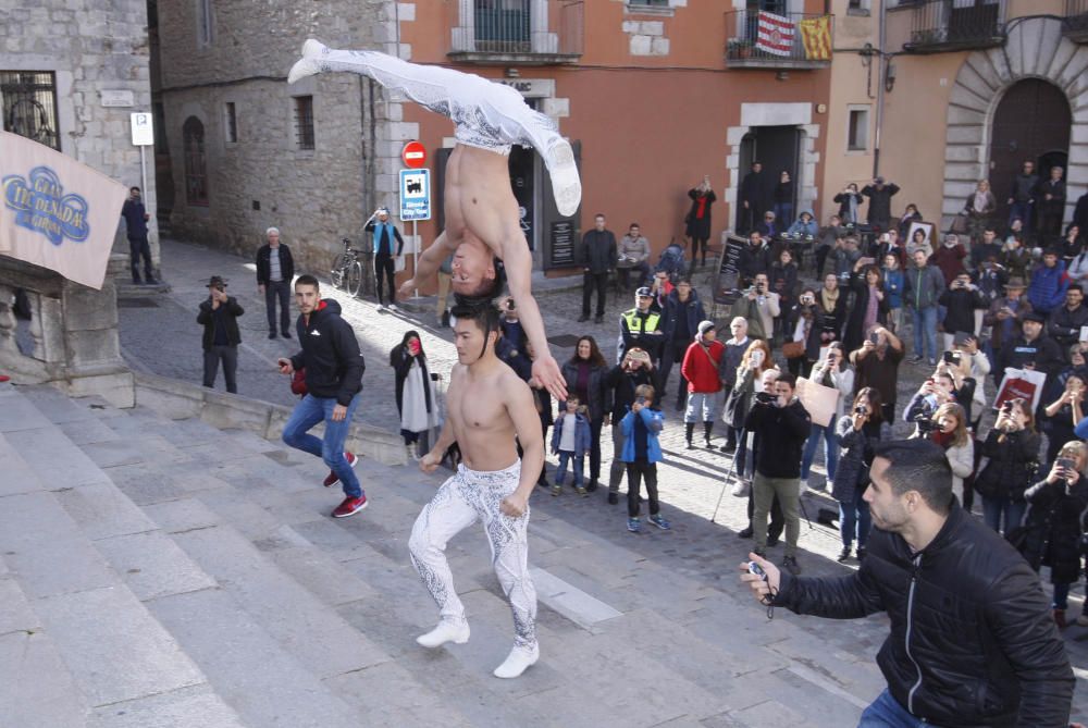 Giant Brothers bat el rècord Guinnes pujant en equilibri les escales de la Catedral