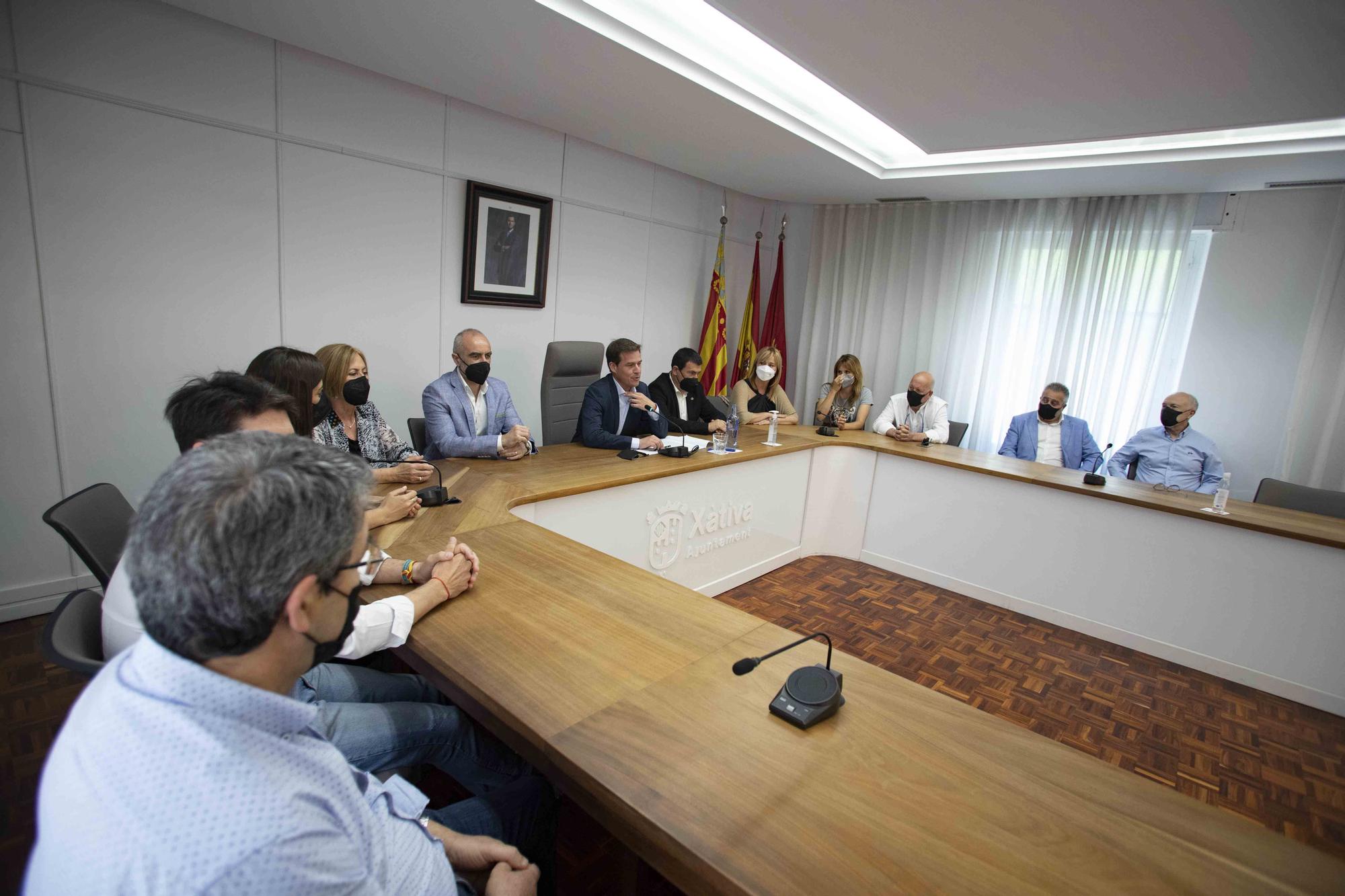 Homenaje a los trabajadores jubilados en el Ayuntamiento de Xàtiva