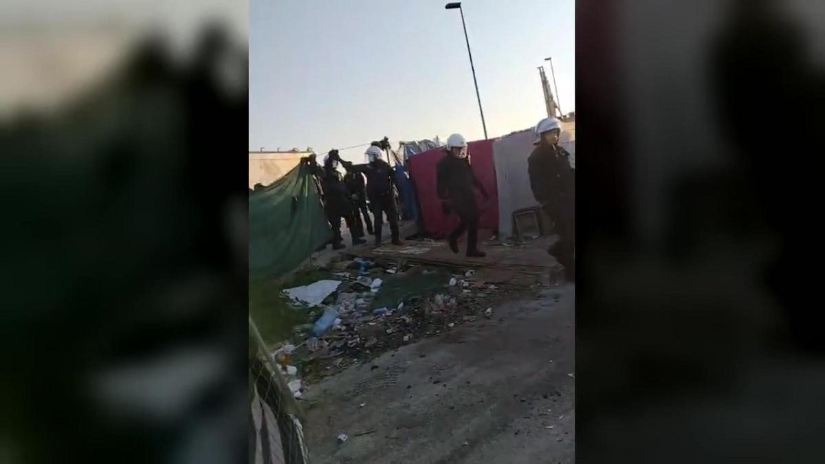 Momento del desalojo del asentamiento de La Sagrera