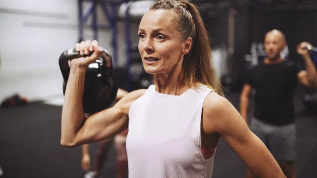 El entrenamiento de fuerza después de los 40 años es una inversión invaluable en tu salud y bienestar.