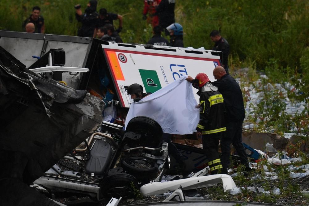 Decenas de muertos al desplomarse un puente de una autopista en Génova