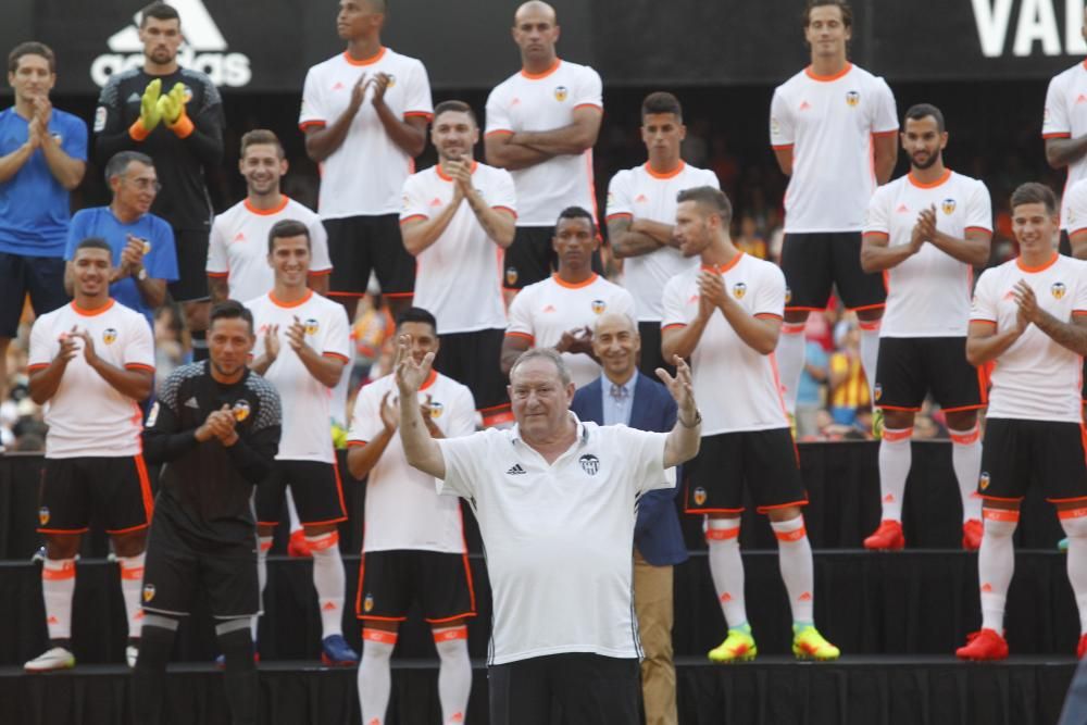 Todas las imágenes de la presentación del Valencia 2016/17