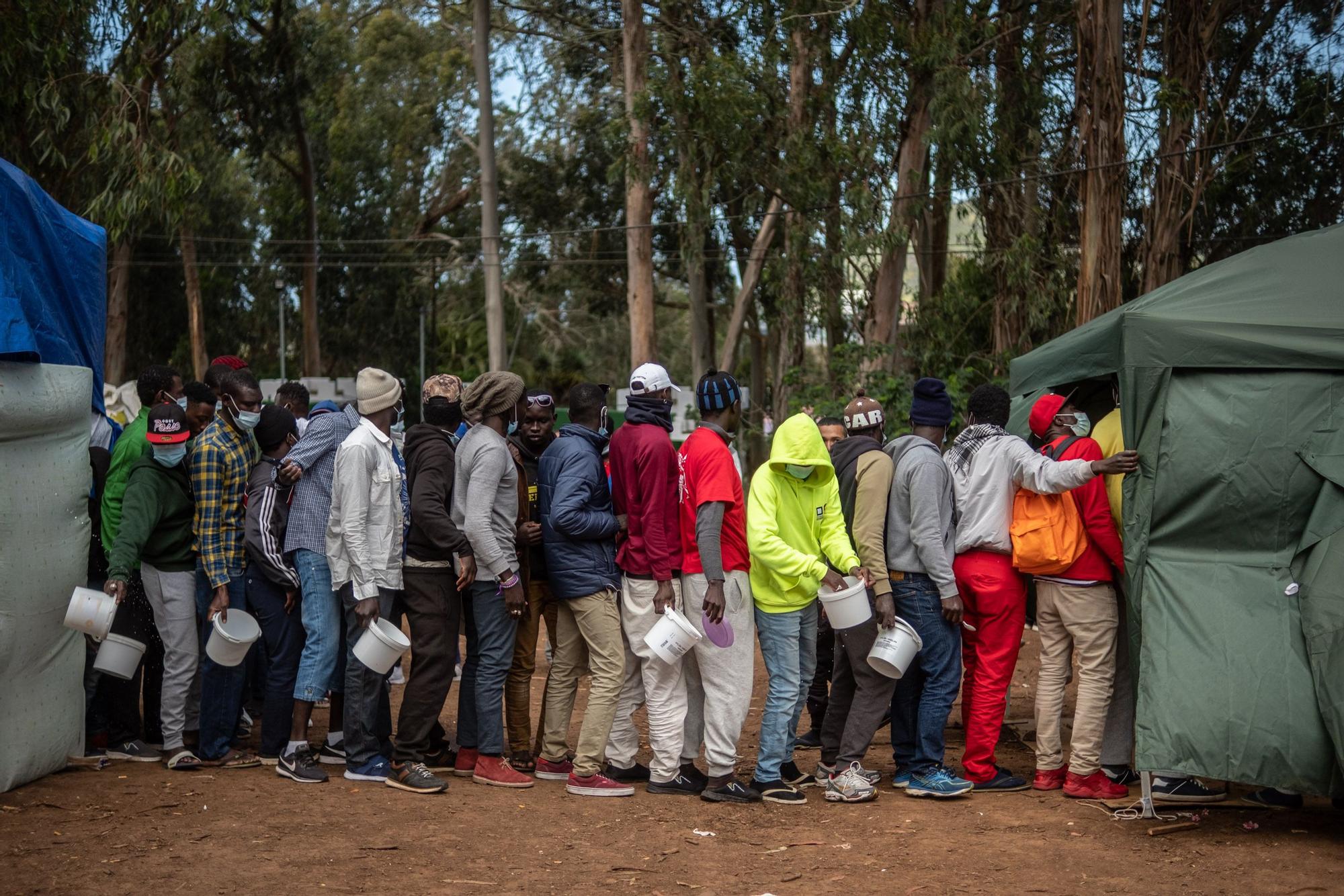 Comida de los migrantes en Las Raíces