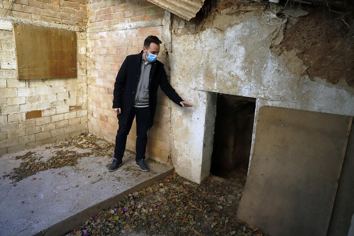 Entrada a un refugio antiaéreo de la Guerra Civil.