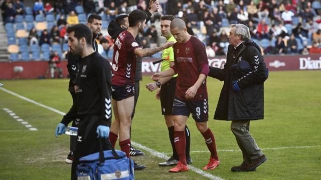 Rufo abandonó el partido ante el Real Madrid Castilla en el minuto 20 por una lesión en el sóleo.