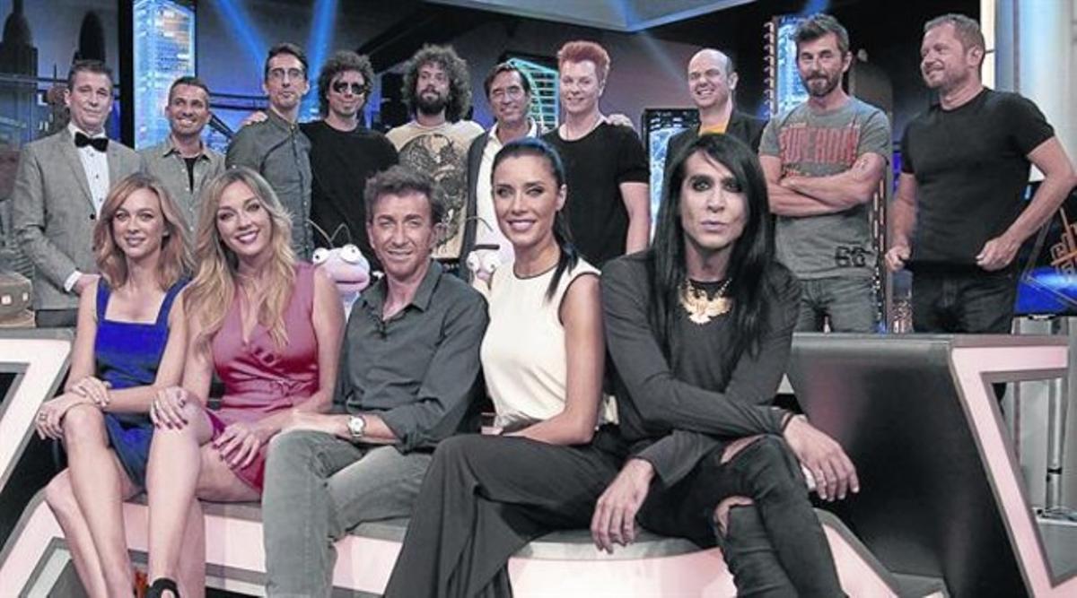 Pablo Motos, al centre, envoltat per tot el seu equip d’’El hormiguero’, ahir, en la presentació a A-3. Pablo Motos, al centre, envoltat per tot el seu equip d’’El hormiguero’, ahir, en la presentació a A-3.