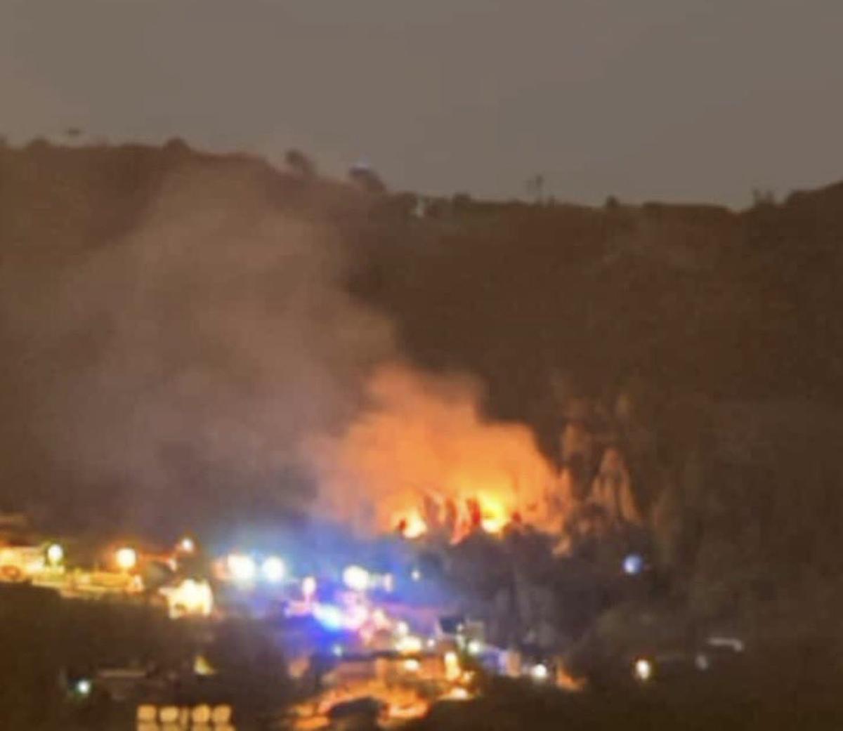 El foco en Canibelos de la pasada noche activó un operativo de emergencias.