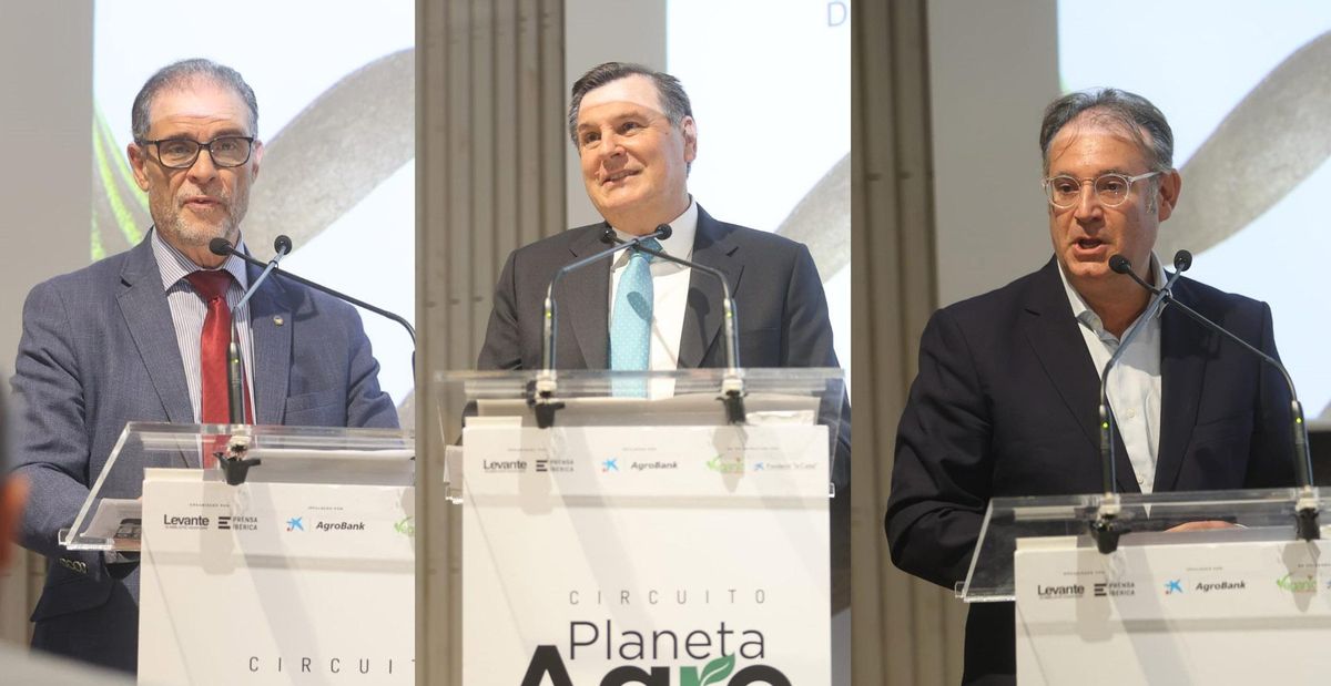 Vicente Tejedo, secretario autonómico de Agricultura; Felipe Pulido, director comercial de Empresas de CaixaBank; y Carlos Campos, director de AgroBank C. Valenciana y R. Murcia.