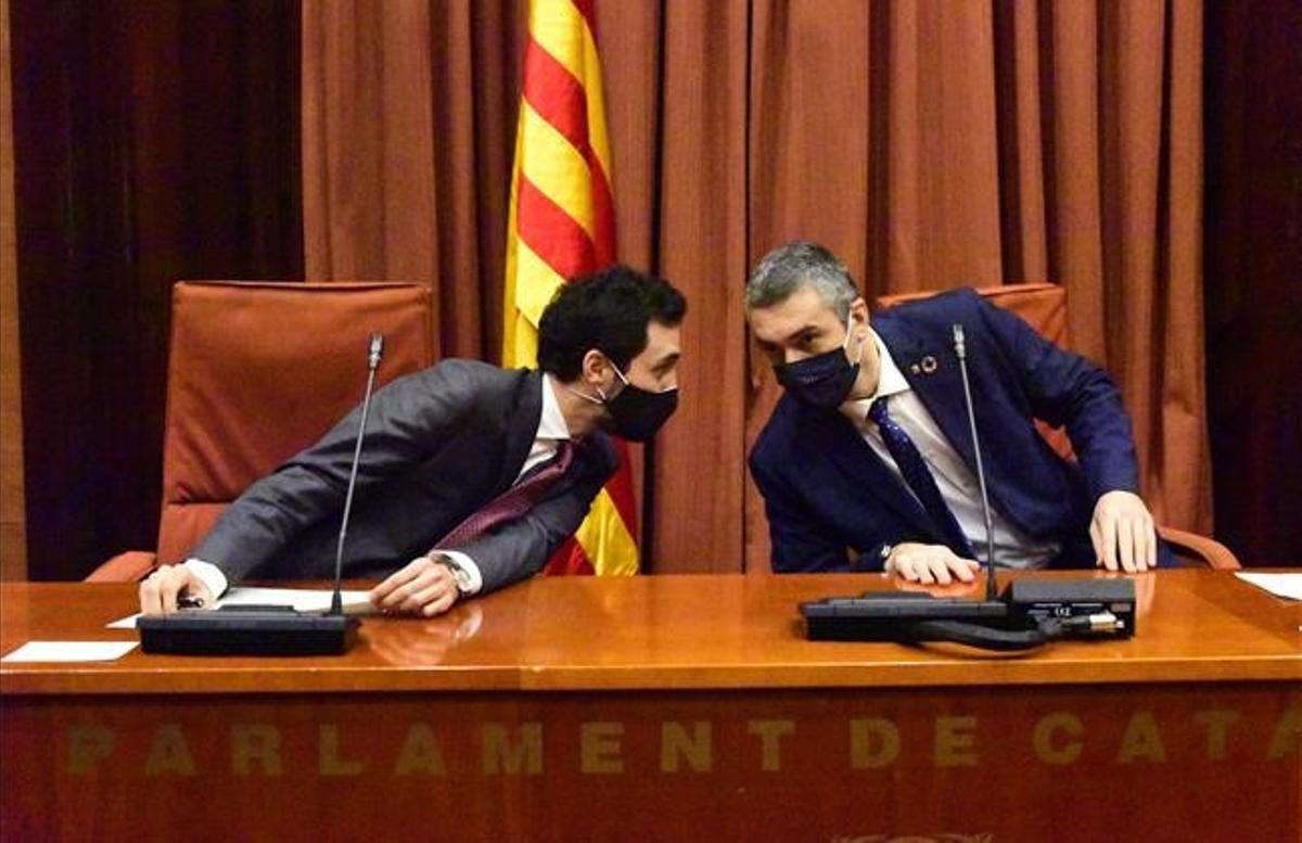 (I-D) El president del Parlament de Catalunya  Roger Torrent  y el conseller de Accion Exterior  Relaciones Institucionales y Transparencia  Bernat Soler durante una reunion de la Mesa de partidos sobre organizacion de las elecciones  en Barcelona  Catalunya (Espana)  a 21 de diciembre de 2020  El Govern y los partidos se reunen para acordar algunos flecos de la logistica electoral  El proximo 15 de enero se evaluara si el impacto del covid en Catalunya obliga a aplazar la fecha acordada inicialmente del 14 de febrero de 2021  21 DICIEMBRE 2020 REUNION ELECCIONES MESA DE PARTIDOS CATALUNYA ROGER TORRENT BARCELONA BERNAT SOLER  David Oller   Europa Press  21 12 2020