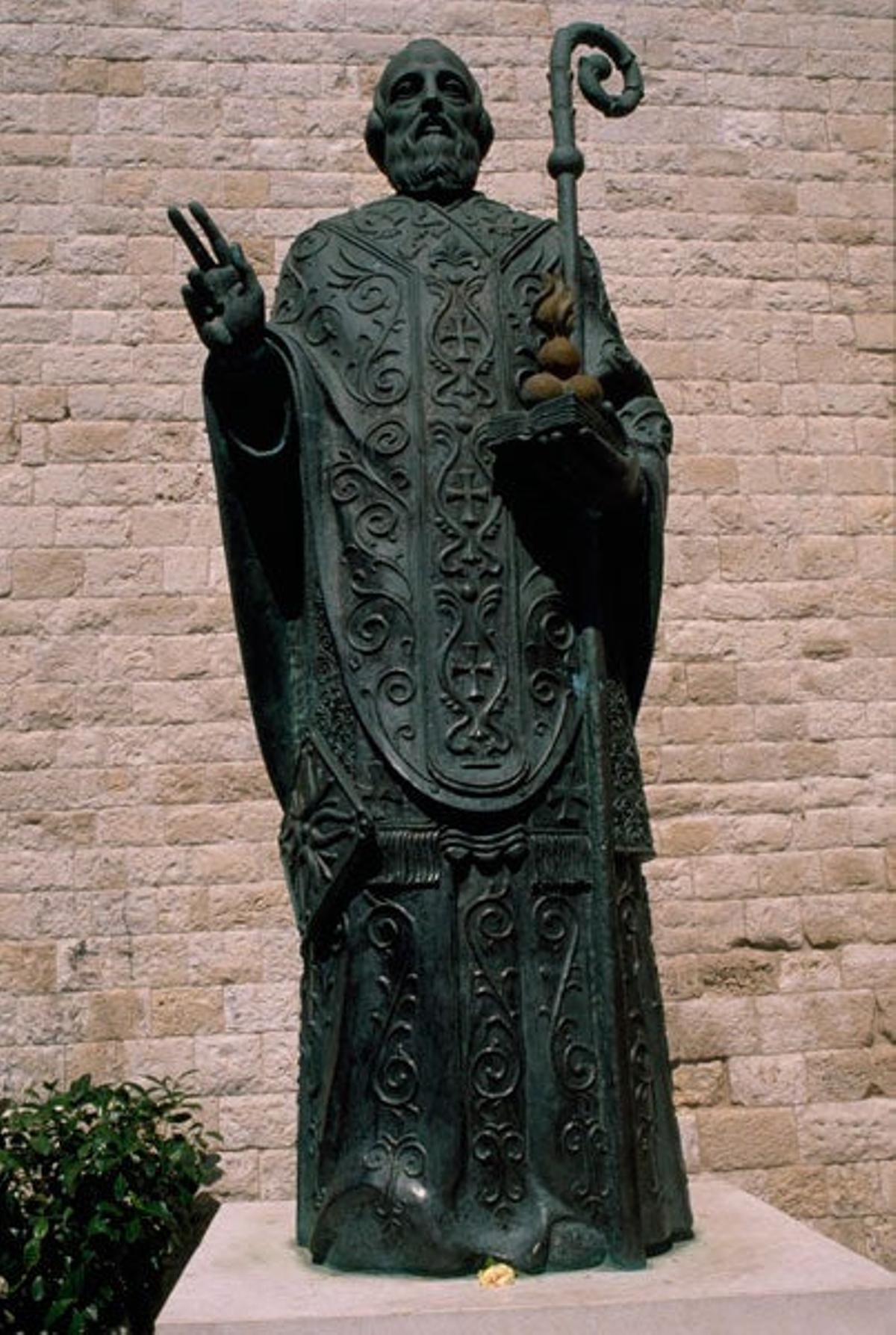 Estatua de San Nicola en Bari. Estatua de San Nicola en Bari.