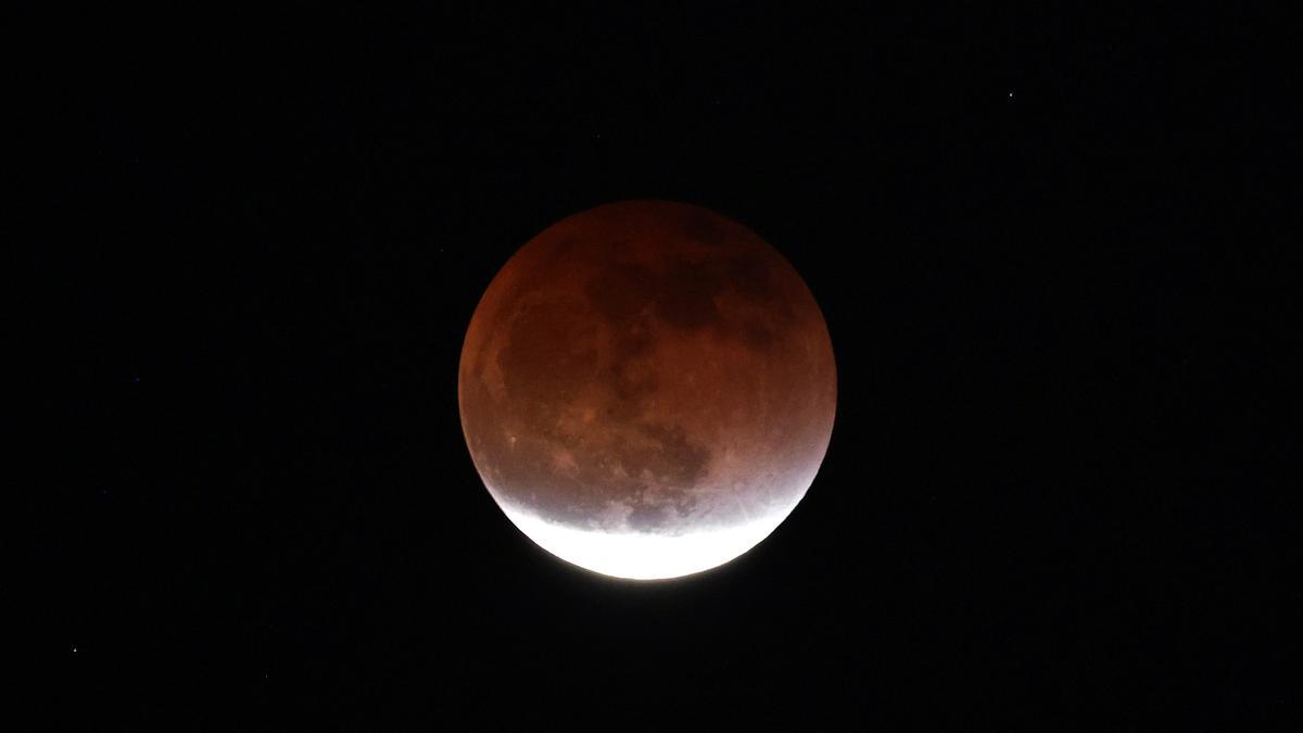 Blood Moon Eclipse Seen Across American Night Skies