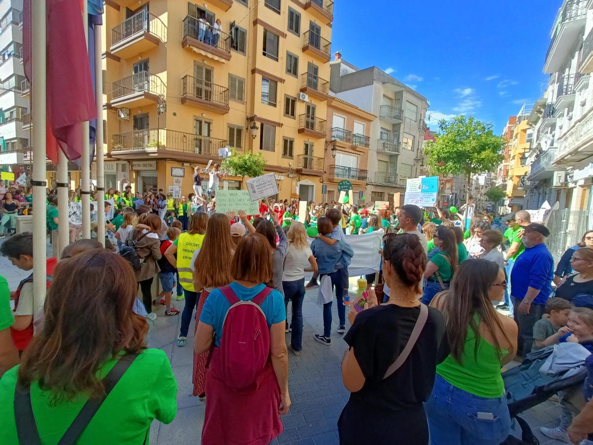 Concentración a la puerta del ayuntamiento.