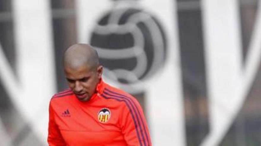 Feghouli deja atrás el Valencia.