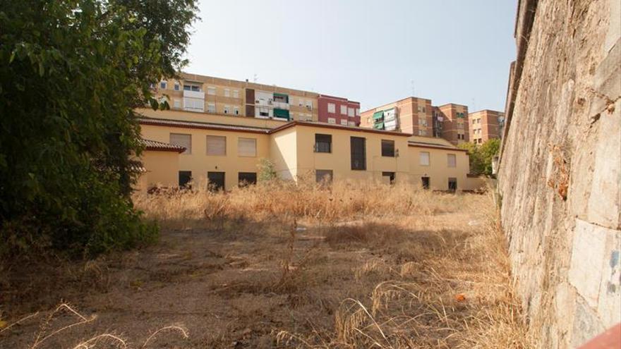 El viejo colegio de Bótoa no tiene fecha de derribo dos años después del traslado