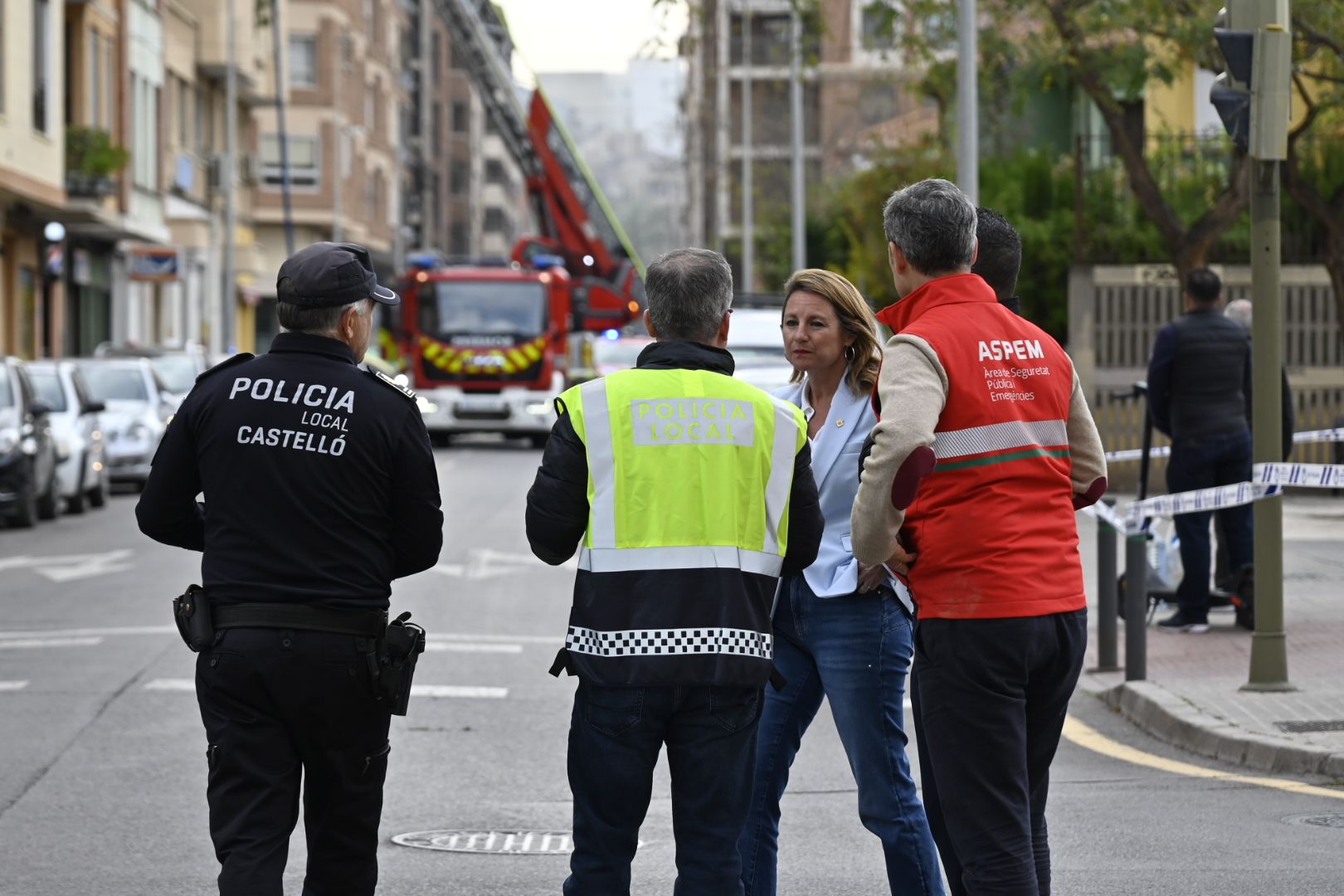 Las imágenes del incendio en un edificio de Castelló