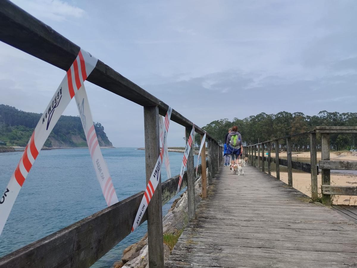 El deterioro del parque playa de Rodiles, en Villaviciosa, en imágenes