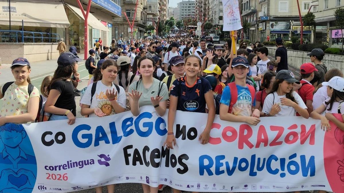 Os participantes, antes de chegar á Praza América.