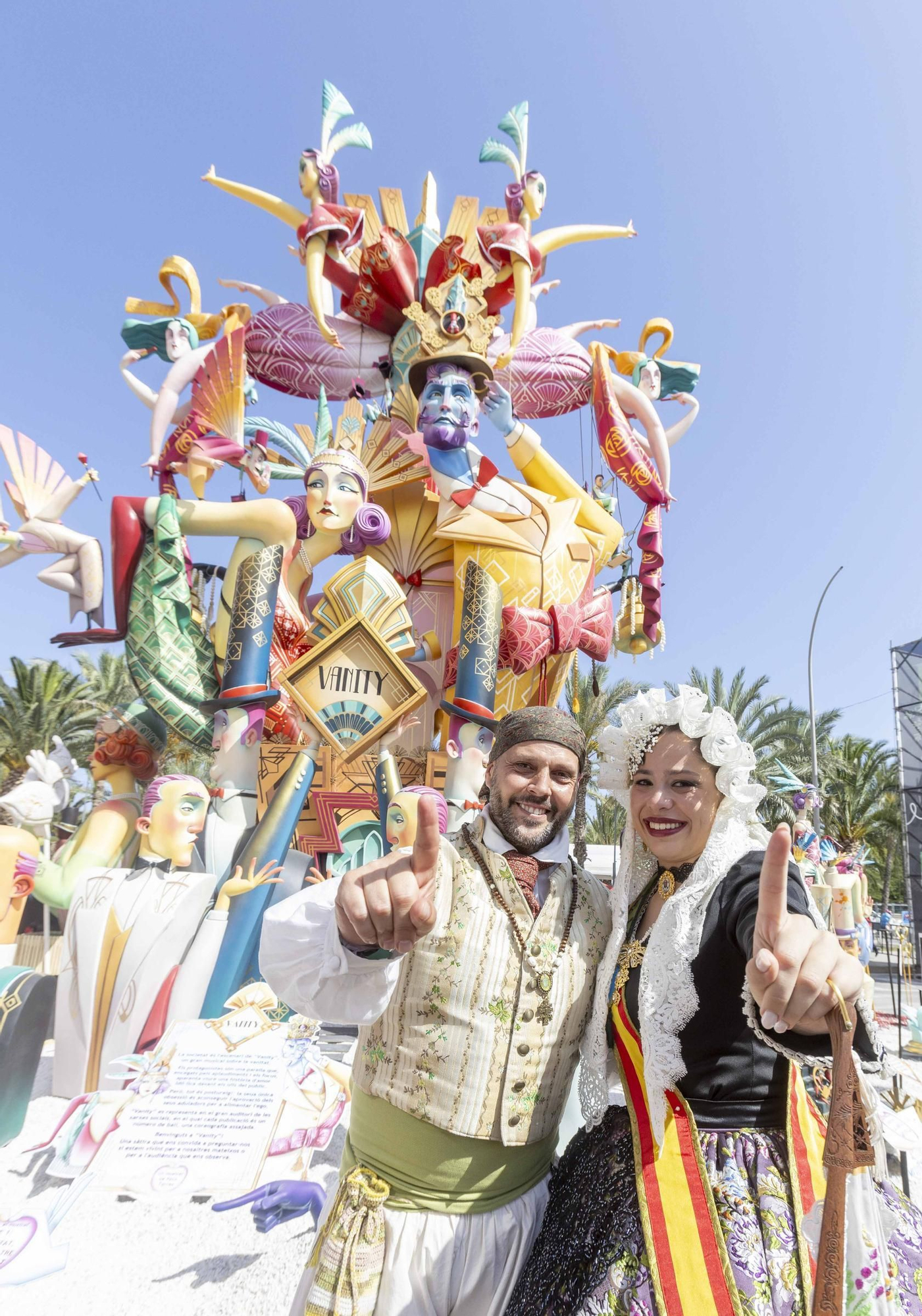 Baver - Els Antigons gana por primera vez el premio a la mejor hoguera de Alicante