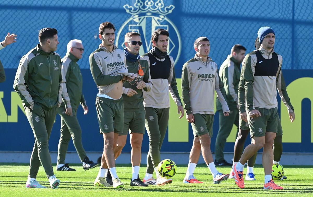 El Villarreal preparó ayer el partido ante el Alavés en el campo 3 de la Ciudad Deportiva.
