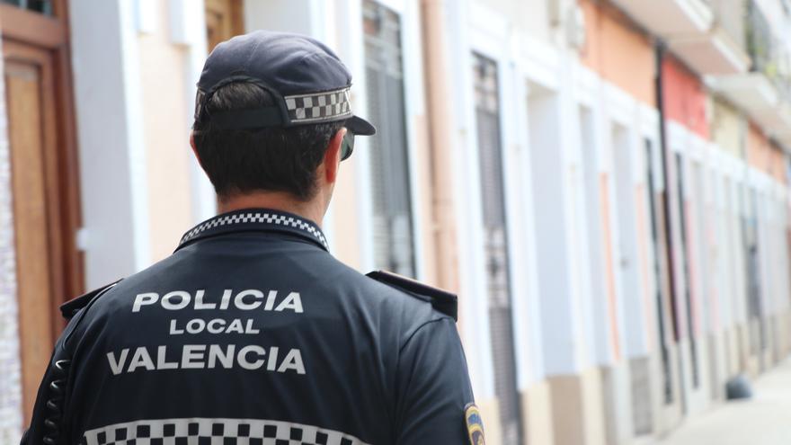Imagen de archivo de un agente de la Policía Local València
