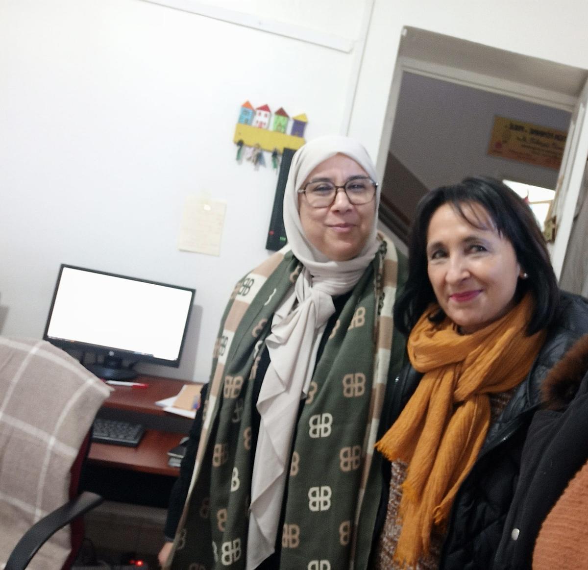 Dori Pérez con una profesora de Don Bosco en Kenitra