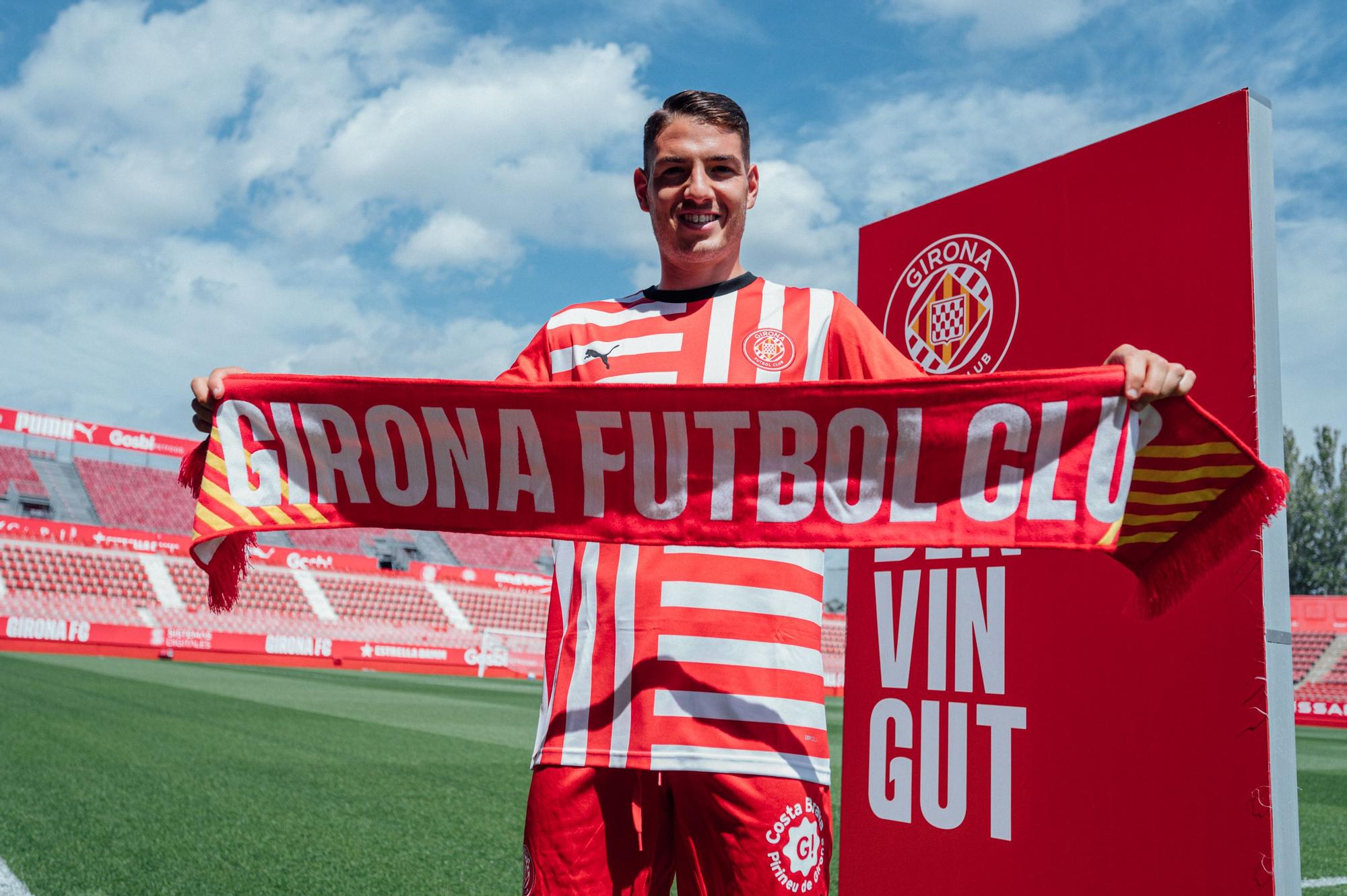 El Girona presenta a Toni Villa i Manu Vallejo