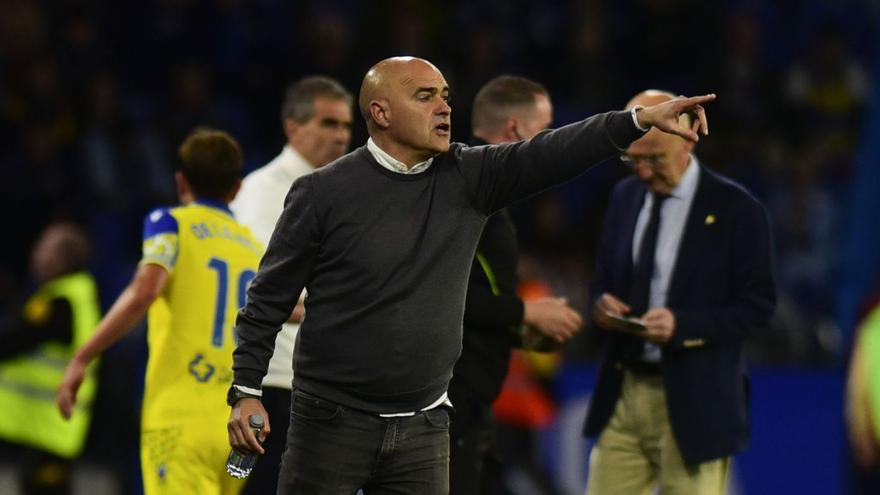 Óscar Gilsanz y su último partido en Riazor ante el Cádiz. | Casteleiro/Roller Agencia