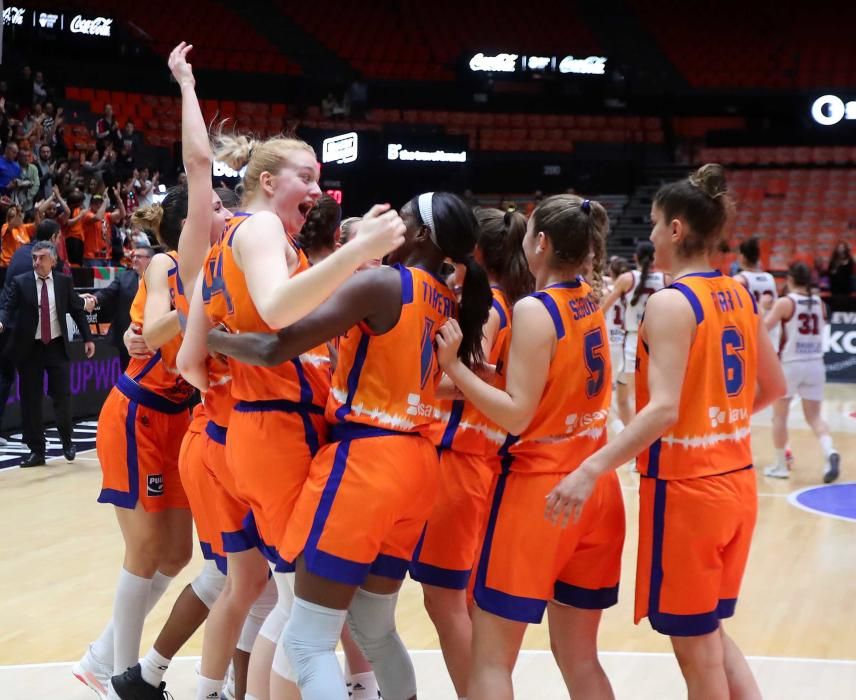 Partido entre el Valencia Basket y el Lointek Gernika